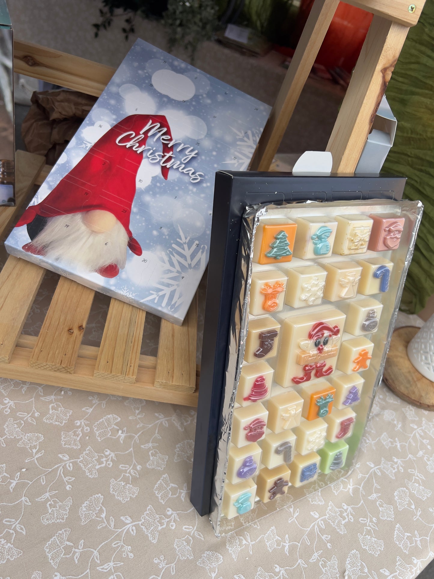 Especially Scent 25-day wax melt advent calendar with 13 fragrances and a scent reveal card for easy snap-bar reorders