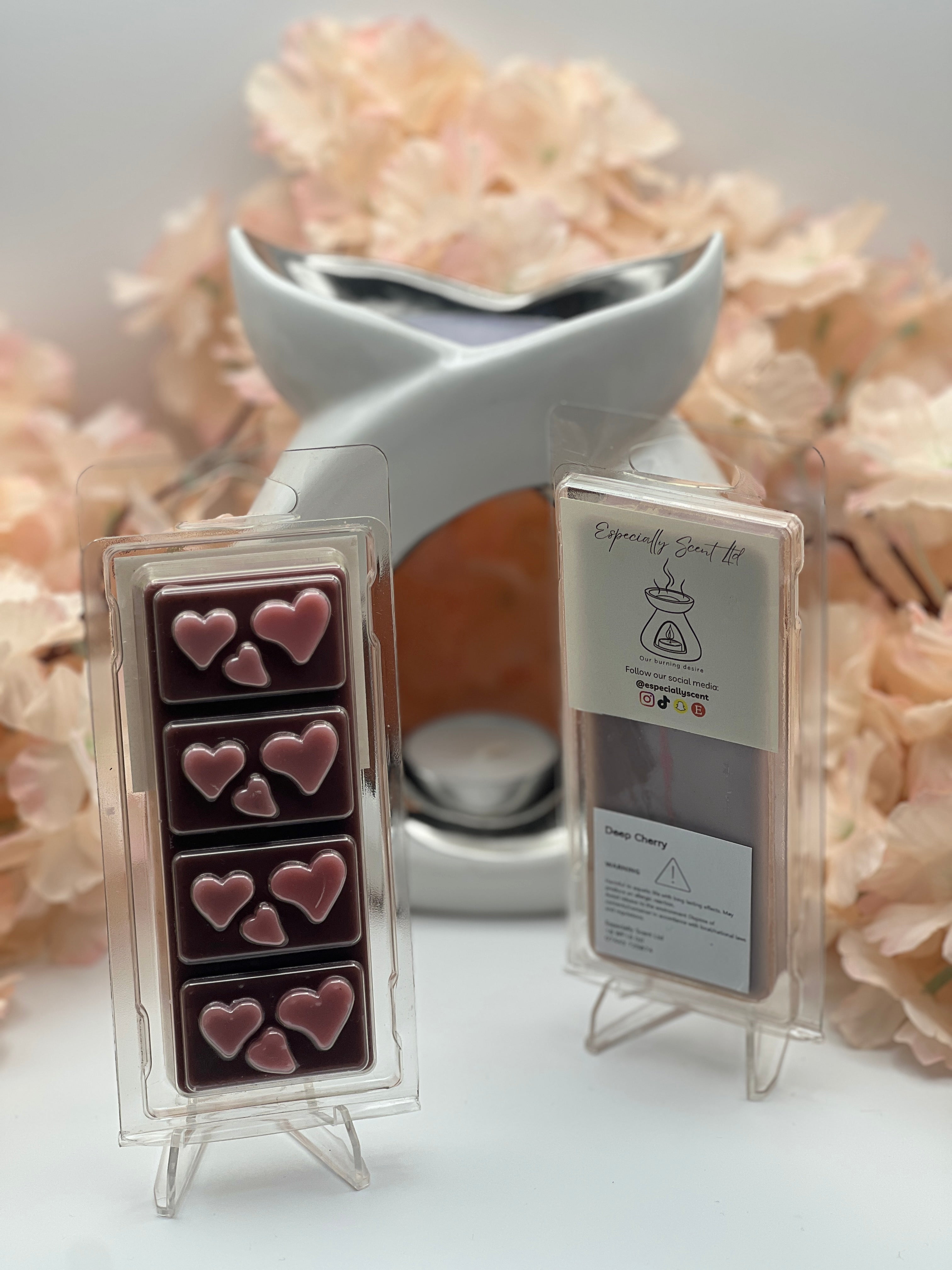 Hand-poured wax melt in a stylish clamshell container, designed to fill your space with a long-lasting, luxurious fragrance. Ideal for use in wax warmers to create a cozy and inviting atmosphere. Scent notes include: A strong and vibrant scent identical to a tub of ripe cherries. Retaining all the sweetness of Cherry while adding rum notes and deep red tartness.