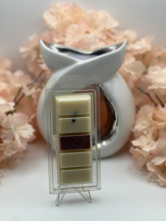 Hand-poured wax melt in a stylish clamshell container, designed to fill your space with a long-lasting, luxurious fragrance. Ideal for use in wax warmers to create a cozy and inviting atmosphere. Scent notes include: A spicy, amber fragrance with pepper and citrus top with hints of cinnamon leaf and cedar on a warm tobacco base.