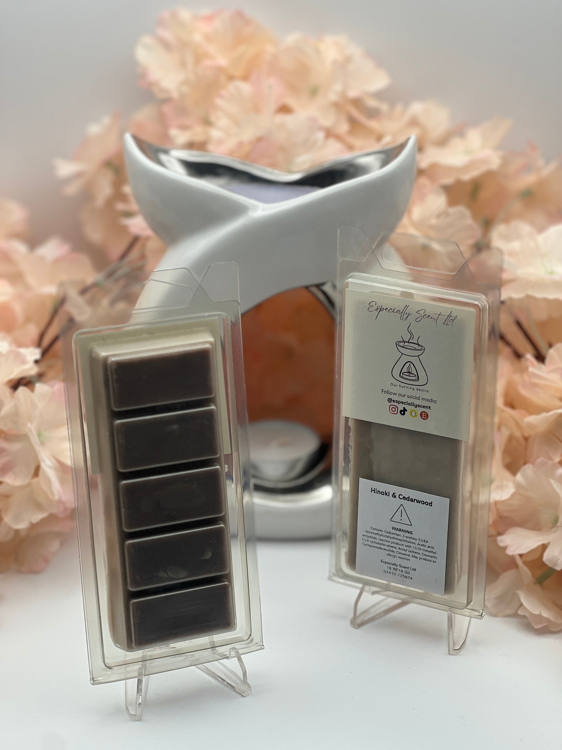 Hand-poured wax melt in a stylish clamshell container, designed to fill your space with a long-lasting, luxurious fragrance. Ideal for use in wax warmers to create a cozy and inviting atmosphere. Scent notes include: Crisp aldehydic notes and aromatic lavender blend with a touch of black pepper for a fresh, invigorating opening. At its heart, rich cedarwood, smooth suede, and earthy patchouli. Finally, the grounding warmth of hinoki wood, golden amber, and soft musk.