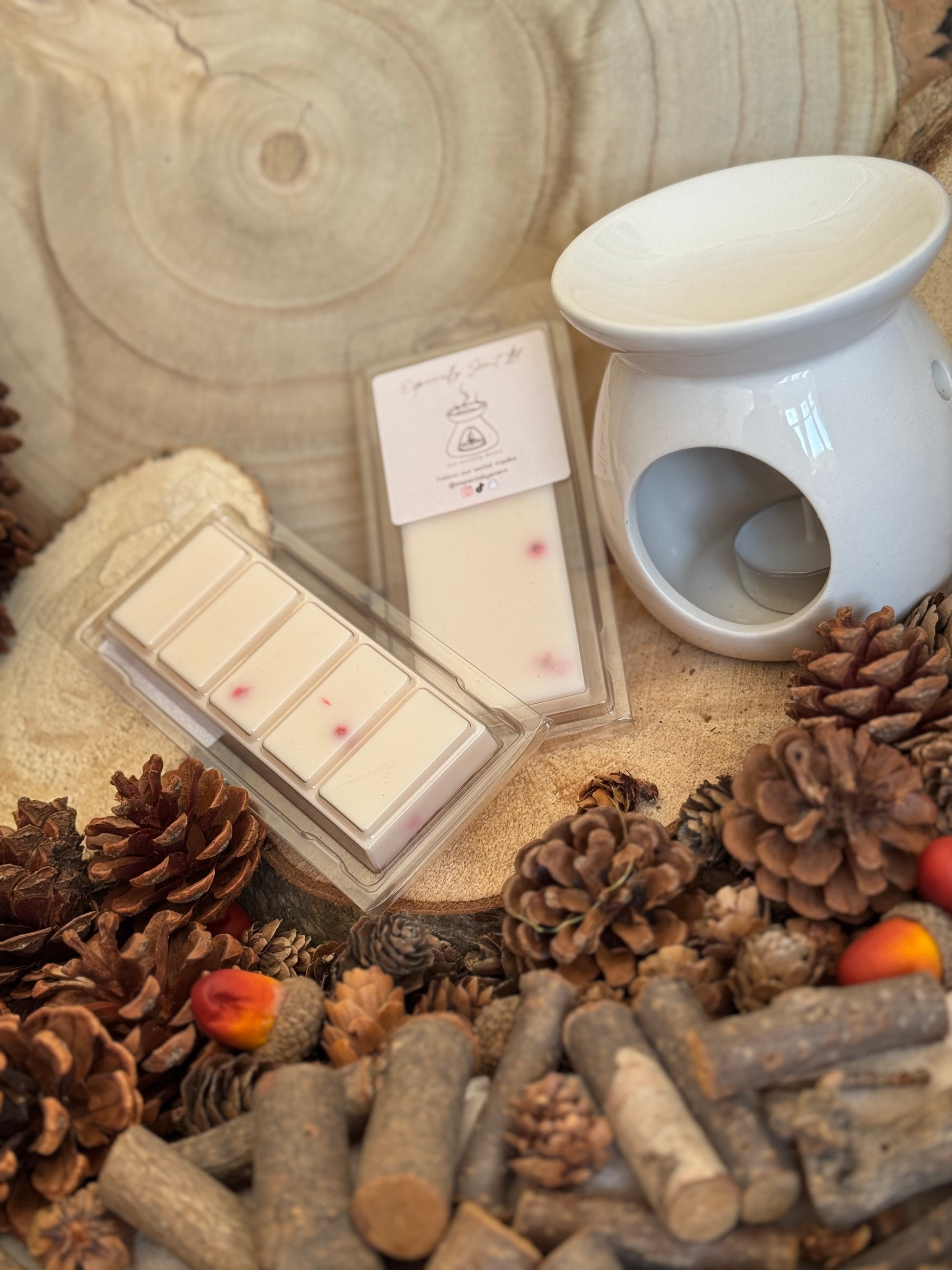 Hand-poured wax melt in a stylish clamshell container, designed to fill your space with a long-lasting, luxurious fragrance. Ideal for use in wax warmers to create a cozy and inviting atmosphere. Scent notes include: Featuring a bouquet of fabulous florals – think precious orange blossom, jasmine and iris – as well as fruity blackcurrant and pear it’s refreshingly modern. Sharpened with an undertone of patchouli, vanilla and praline it’s sure to linger making it perfect for evening soirées.