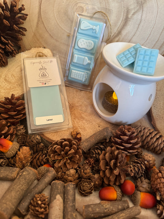Hand-poured wax melt in a stylish clamshell container, designed to fill your space with a long-lasting, luxurious fragrance. Ideal for use in wax warmers to create a cozy and inviting atmosphere. Scent notes include: A fresh aldehydic floral with a fresh carnation top combining a spiced floral heart of rose, jasmin and lily and marine notes that rests on a musk and sandal base to create a scent reminiscent of freshly washed linen.