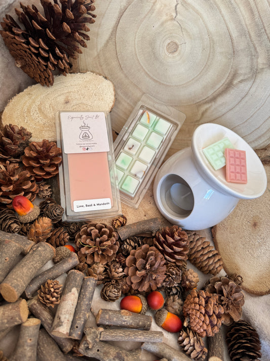 Hand-poured wax melt in a stylish clamshell container, designed to fill your space with a long-lasting, luxurious fragrance. Ideal for use in wax warmers to create a cozy and inviting atmosphere. Scent notes include: Notes of of peppery basil and aromatic white thyme which brings an unexpected twist to the scent of limes on a Caribbean breeze.