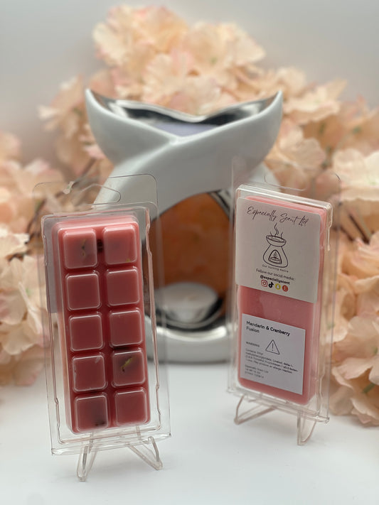 Hand-poured wax melt in a stylish clamshell container, designed to fill your space with a long-lasting, luxurious fragrance. Ideal for use in wax warmers to create a cozy and inviting atmosphere. Scent notes include: Bursting with the vibrant, fruity sensation of sweet, sunny oranges and crisp, tangy cranberries.