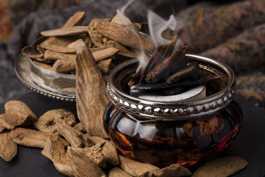 Hand-poured wax melt in a stylish clamshell container, designed to fill your space with a long-lasting, luxurious fragrance. Ideal for use in wax warmers to create a cozy and inviting atmosphere. Scent notes include: A woody fragrance opening with spicy top notes of cardamom and black pepper leading to a rich woody middle accord of oudh, frankincense, sandalwood, cedarwood, leather, patchouli and vetivert resting on a sensuous base of amber, tonka and vanilla.