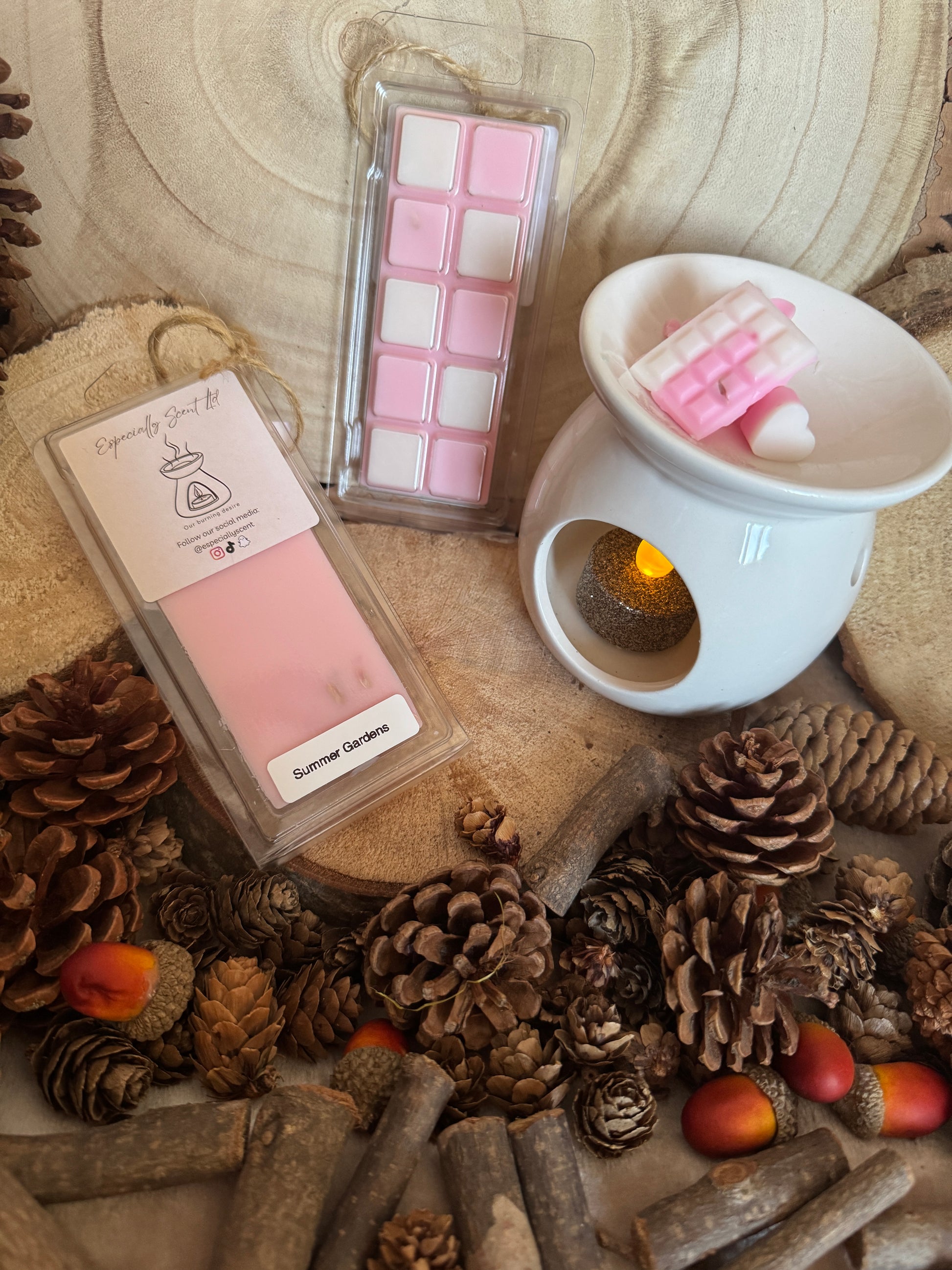 Hand-poured wax melt in a stylish clamshell container, designed to fill your space with a long-lasting, luxurious fragrance. Ideal for use in wax warmers to create a cozy and inviting atmosphere. Scent notes include: A bright fruity floral opening with breezy aldehydes, orchard fruits and red berries leading to a profusion of florals including jasmine, lily, violet and rose supported by a background of sweet vanilla and soft musks.