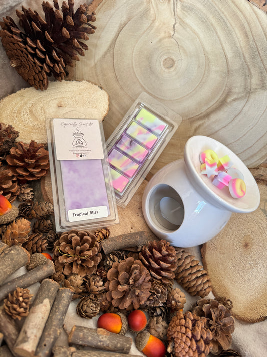 Hand-poured wax melt in a stylish clamshell container, designed to fill your space with a long-lasting, luxurious fragrance. Ideal for use in wax warmers to create a cozy and inviting atmosphere. Scent notes include: A fruity explosion of pear, apple, plum, banana, peach, pineapple, strawberry and raspberry, bubblegum and light floral notes on a musk base.