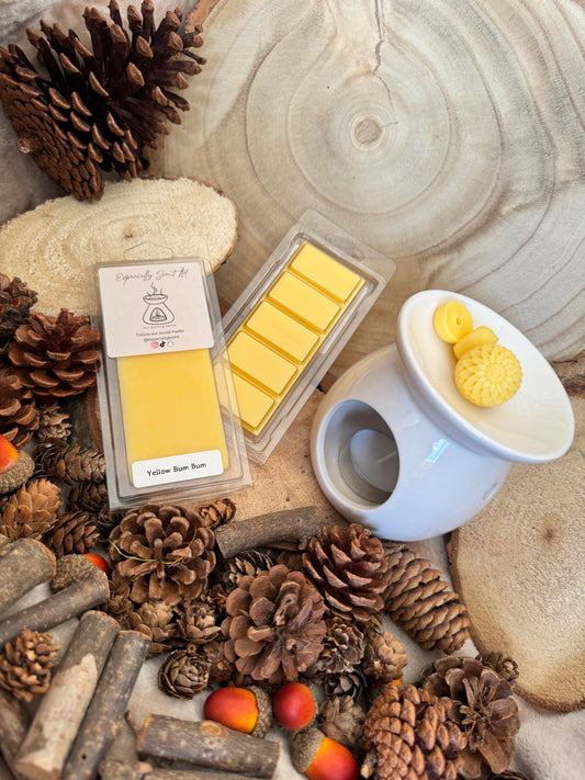 Hand-poured wax melt in a stylish clamshell container, designed to fill your space with a long-lasting, luxurious fragrance. Ideal for use in wax warmers to create a cozy and inviting atmosphere. Scent notes include: A rich fragrance with a nutty top leading to an indulgent heart of creamy vanilla and caramel descending to a base of sugar and coconut.
