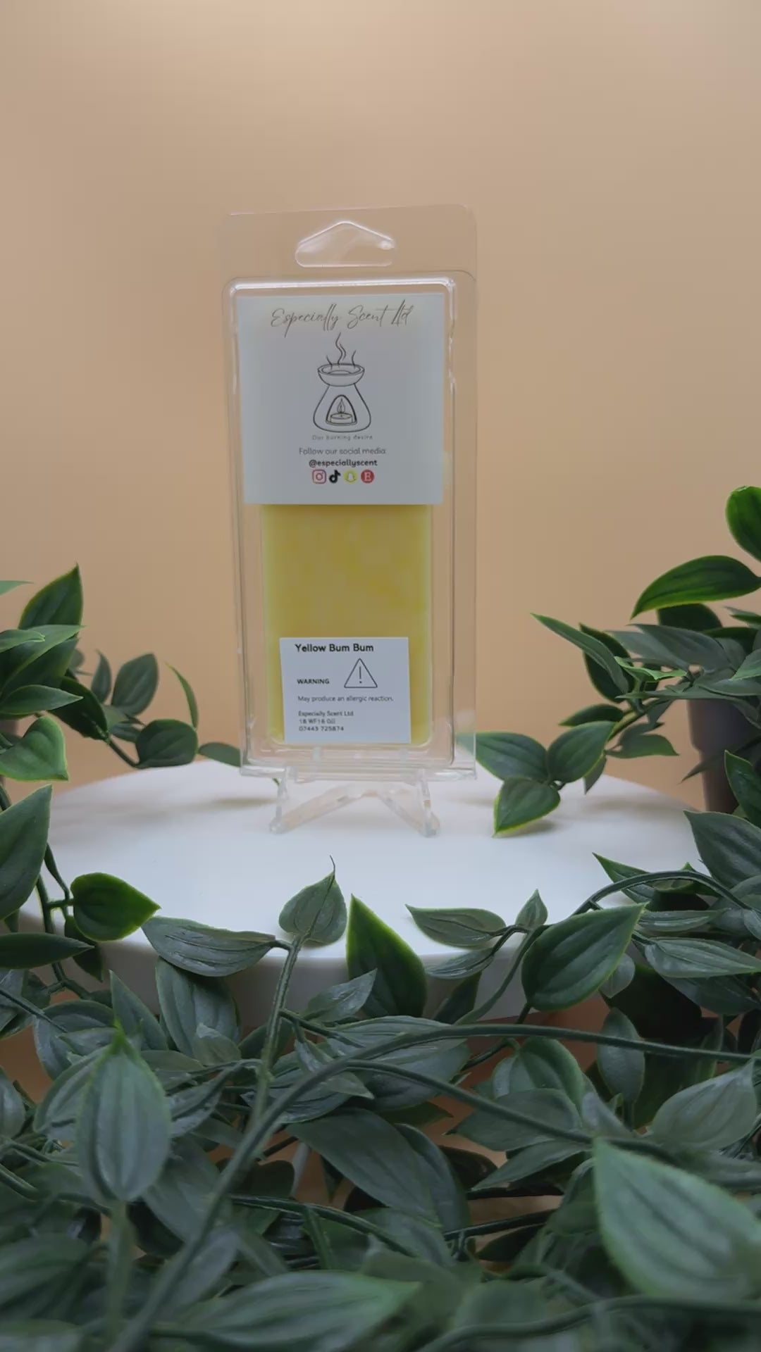 Hand-poured wax melt in a stylish clamshell container, designed to fill your space with a long-lasting, luxurious fragrance. Ideal for use in wax warmers to create a cozy and inviting atmosphere. Scent notes include: A rich fragrance with a nutty top leading to an indulgent heart of creamy vanilla and caramel descending to a base of sugar and coconut.