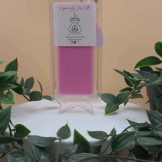 Hand-poured wax melt in a stylish clamshell container, designed to fill your space with a long-lasting, luxurious fragrance. Ideal for use in wax warmers to create a cozy and inviting atmosphere. Scent notes include: A sweet fruity mixed berry accord with hints of fresh strawberry's, juicy, ripe blackcurrants, delicious blackberries and crisp green apples all sprinkled with a dusting of sweet sugar.
