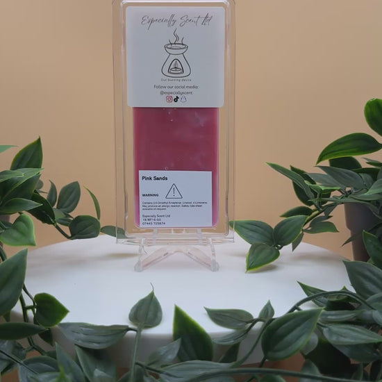 Hand-poured wax melt in a stylish clamshell container, designed to fill your space with a long-lasting, luxurious fragrance. Ideal for use in wax warmers to create a cozy and inviting atmosphere. Scent notes include: Pink Sands is a exotic island escape, a beautiful mix of bright citrus, sweet florals and spicy vanilla notes.